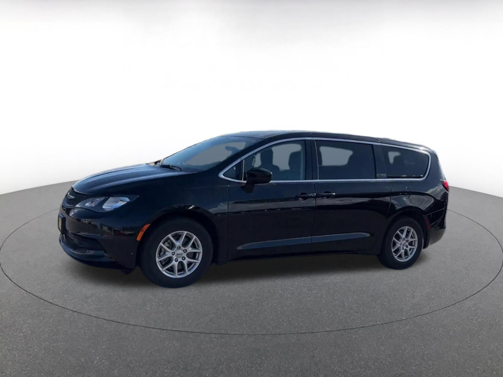 Used 2024 Chrysler Voyager LX FWD image 7