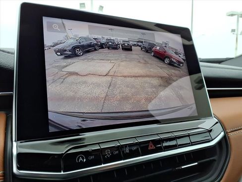 Used 2024 Jeep Compass Limited image 16