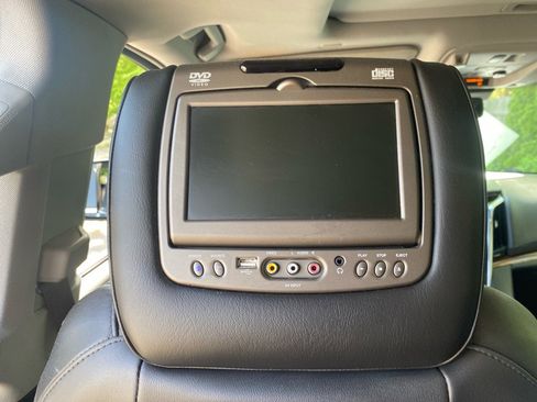 Used 2017 Cadillac Escalade ESV Luxury AWD/4WD image 22