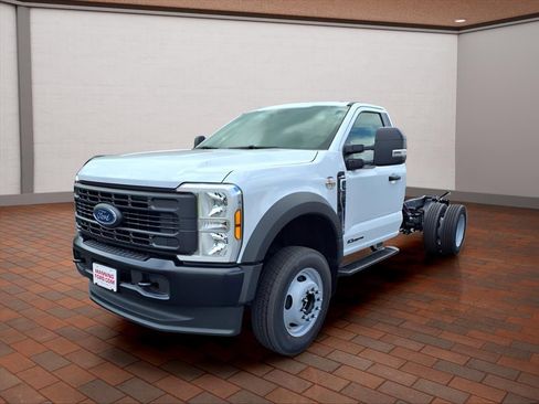 New 2025 Ford F550 4x4 Regular Cab Super Duty image 4