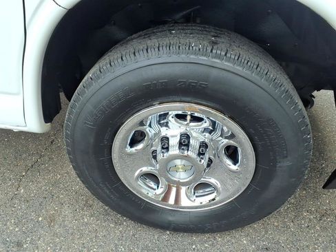 Used 2021 Chevrolet Express 2500 w/ Driver Convenience Package image 25