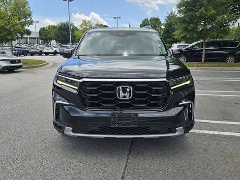 Used 2024 Honda Pilot Touring image 3