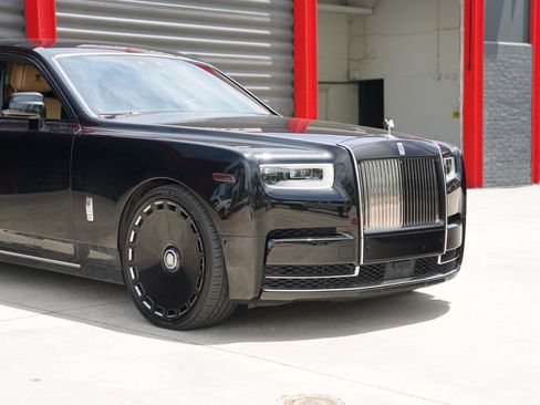 Used 2020 Rolls-Royce Phantom Extended Wheelbase RWD image 3