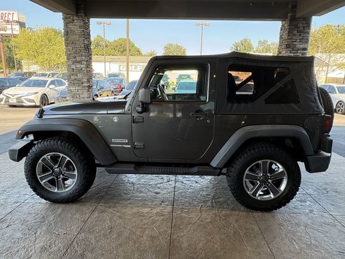 Used 2018 Jeep Wrangler Sport AWD/4WD image 9