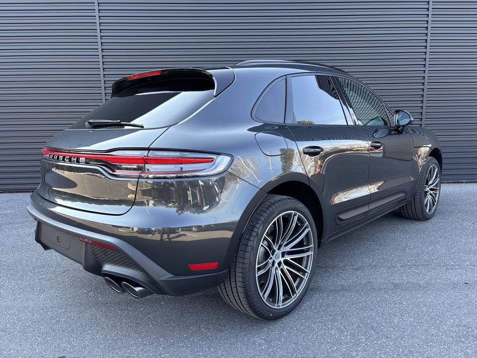 Certified 2026 Porsche Macan AWD/4WD image 5