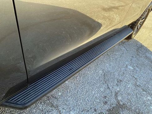 Used 2021 Ford Expedition XLT image 11