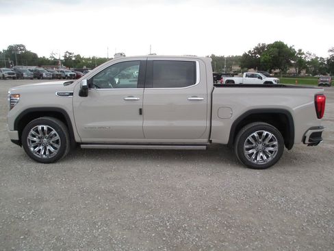 New 2026 GMC Sierra 1500 Denali w/ Denali Reserve Package AWD/4WD image 9