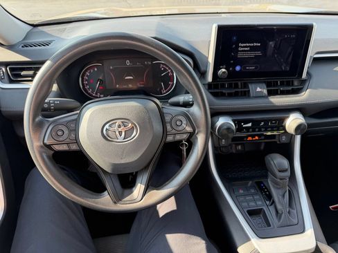 Used 2025 Toyota RAV4 LE AWD/4WD image 12