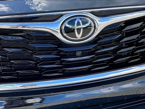 Used 2022 Toyota Highlander Limited AWD/4WD image 30
