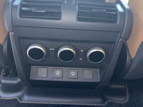 Used 2023 Land Rover Defender 110 V8 AWD/4WD image 11