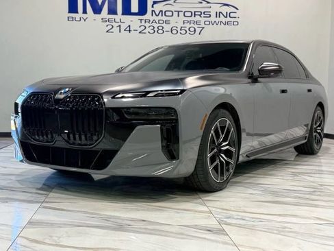Used 2025 BMW 760i xDrive w/ Executive Package image 2
