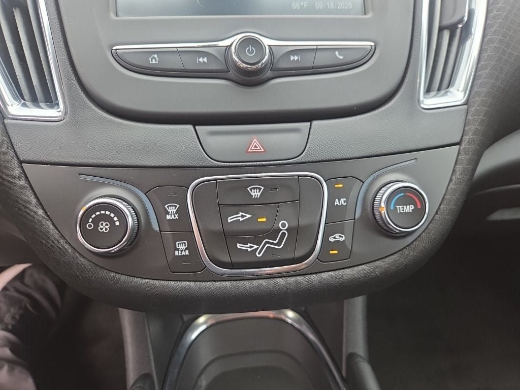 Used 2017 Chevrolet Malibu LT FWD image 18