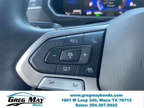 Used 2024 Volkswagen Tiguan SE w/ Panoramic Sunroof Package FWD image 16