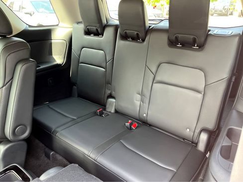 Used 2024 Nissan Pathfinder SL AWD/4WD image 19