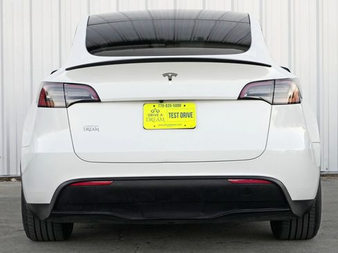 Used 2023 Tesla Model Y Performance image 11