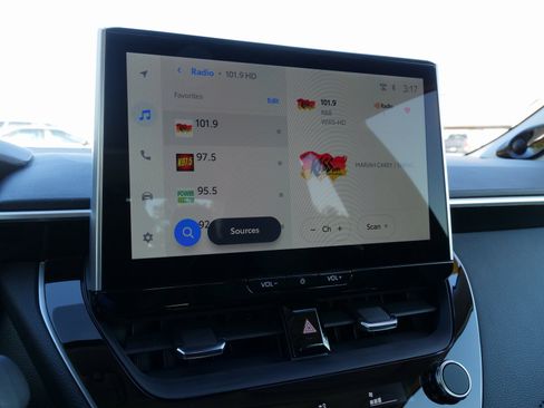 Used 2025 Toyota Corolla XLE image 28