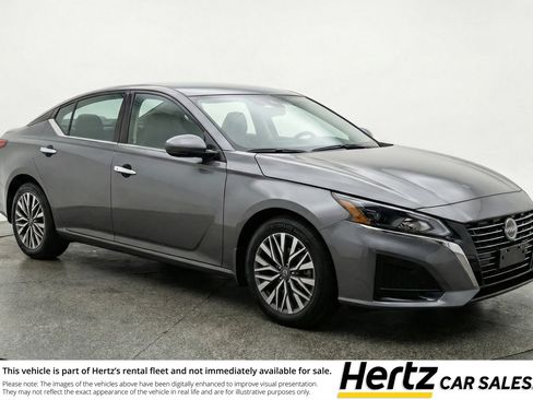 Used 2025 Nissan Altima 2.5 SV FWD image 1