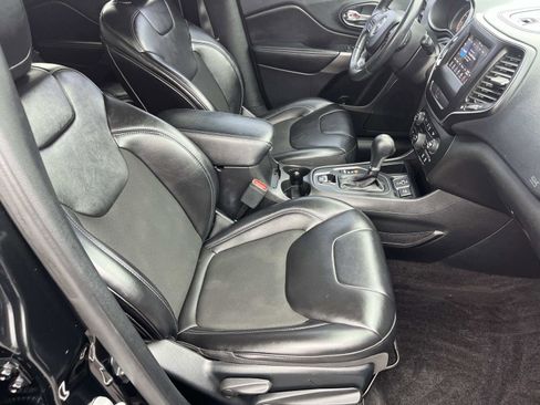 Used 2019 Jeep Cherokee Latitude Plus image 9