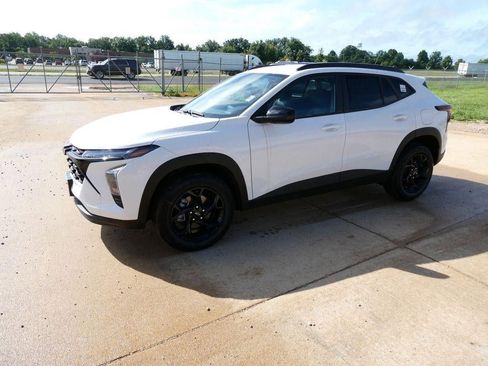 New 2026 Chevrolet Trax LT w/ Midnight Edition FWD image 7