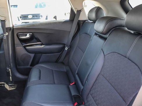 Used 2020 Kia Niro EX FWD image 19