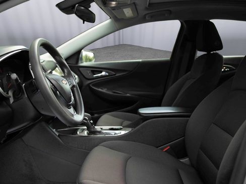 Used 2023 Chevrolet Malibu LT FWD image 2