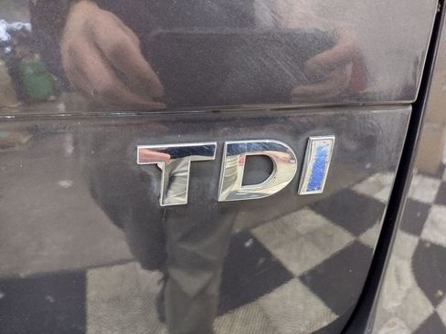 Used 2012 Volkswagen Touareg TDI image 13