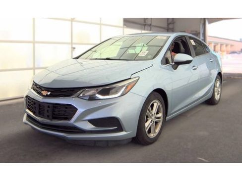 Used 2018 Chevrolet Cruze LT w/ Convenience Package FWD image 1