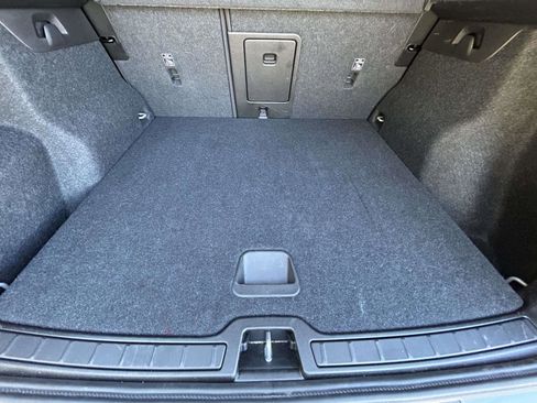 Certified 2025 Volvo XC40 B5 Core image 17