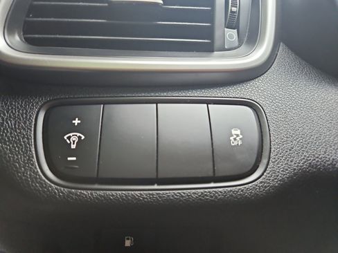 Used 2017 Kia Sorento LX w/ LX Convenience Package image 23