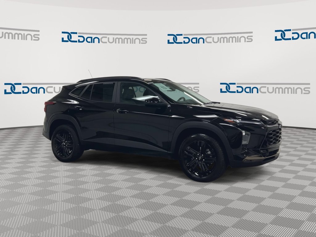 Used 2025 Chevrolet Trax ACTIV w/ Driver Confidence Package FWD image 2