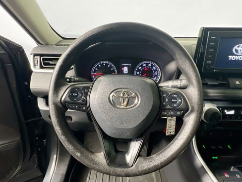 Used 2022 Toyota RAV4 LE FWD image 16