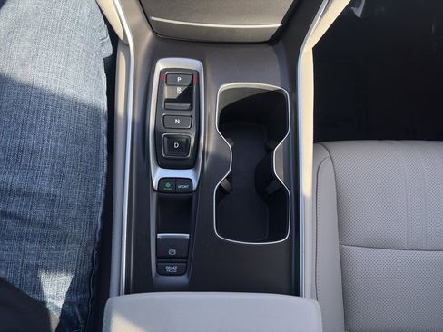 Used 2022 Honda Accord Touring image 11