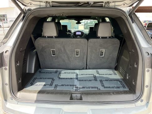 Used 2023 Chevrolet Traverse High Country FWD image 28