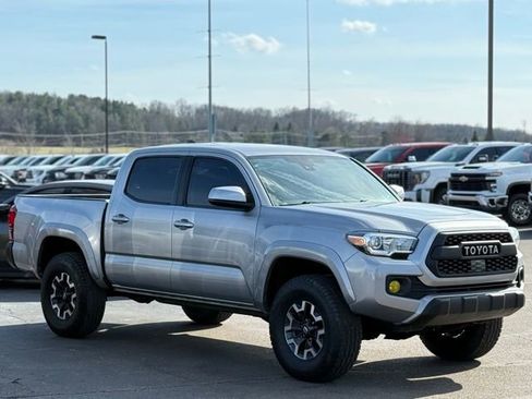 Used 2018 Toyota Tacoma SR5 image 31