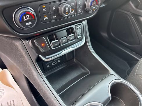 Used 2020 GMC Terrain SLE w/ Driver Convenience Package FWD image 26