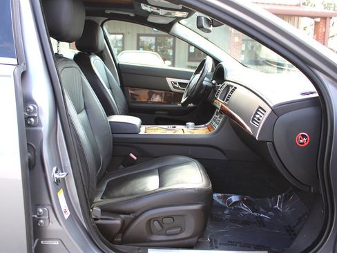 Used 2009 Jaguar XF Luxury image 22