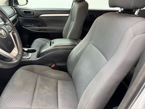 Used 2015 Toyota Highlander LE image 25