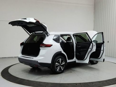 Used 2025 Nissan Rogue SL AWD/4WD image 15