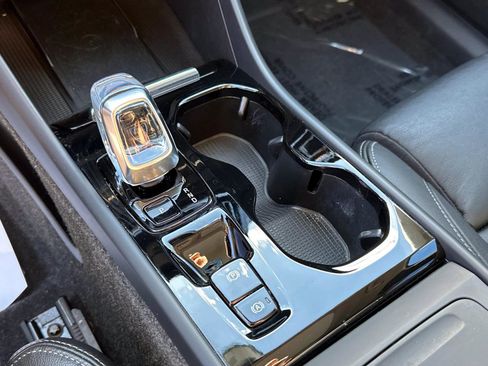 Certified 2024 Volvo XC40 B5 Plus image 24