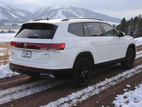 Used 2025 Volkswagen Atlas SE image 6