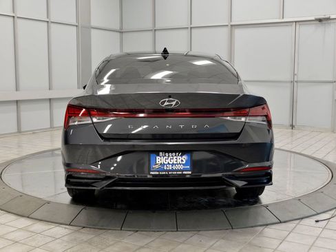 Used 2022 Hyundai Elantra SEL w/ Convenience + Premium Package image 7