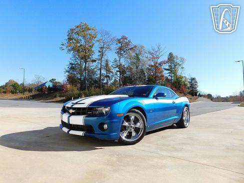 Used 2010 Chevrolet Camaro SS RWD image 2