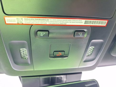 Used 2025 Toyota Camry SE w/ Convenience Package image 29