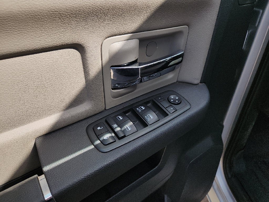 Used 2012 RAM 1500 Classic SLT RWD image 23