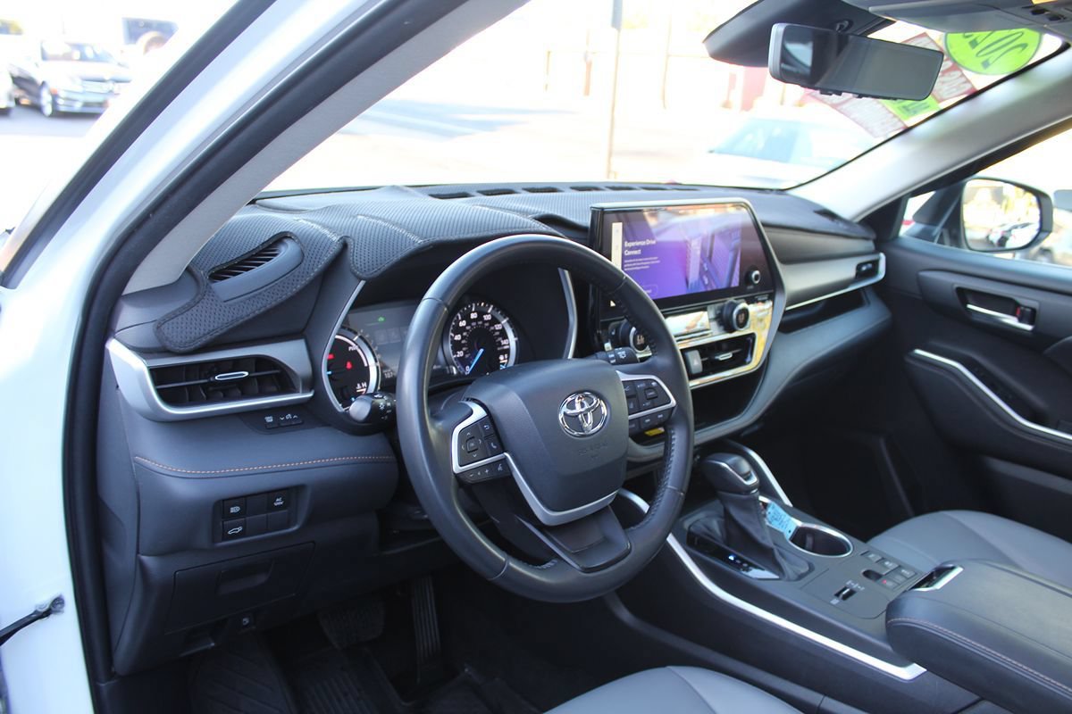 Used 2023 Toyota Highlander Bronze Edition AWD/4WD image 22