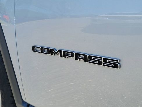 Used 2024 Jeep Compass Latitude AWD/4WD image 7