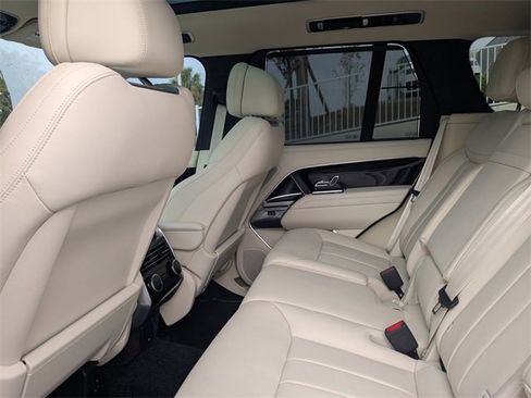 Used 2025 Land Rover Range Rover SE image 12