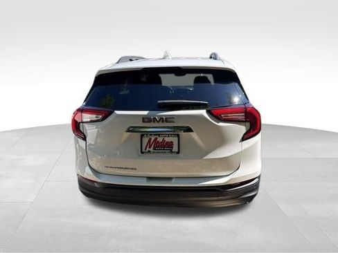 Used 2024 GMC Terrain SLE w/ Driver Convenience Package FWD image 6