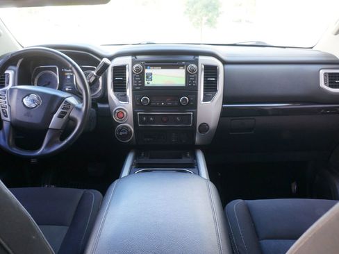 Used 2018 Nissan Titan SV w/ SV Convenience Package image 33