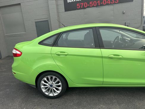 Used 2014 Ford Fiesta SE w/ Equipment Group 201A FWD image 9